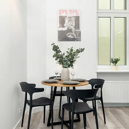 Apartamento Modern Pet-friendly With Desk In Old Town By Renters Poznan